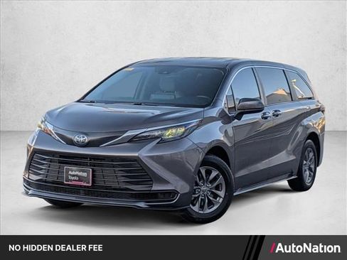 Used 2024 Toyota Sienna LE FWD image 1