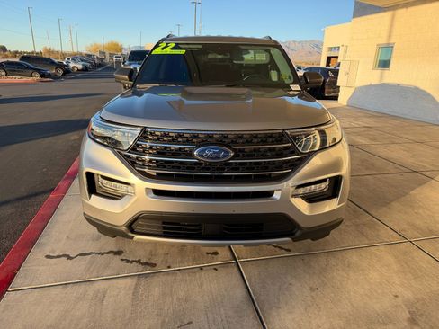 Used 2022 Ford Explorer XLT w/ Equipment Group 202A image 8