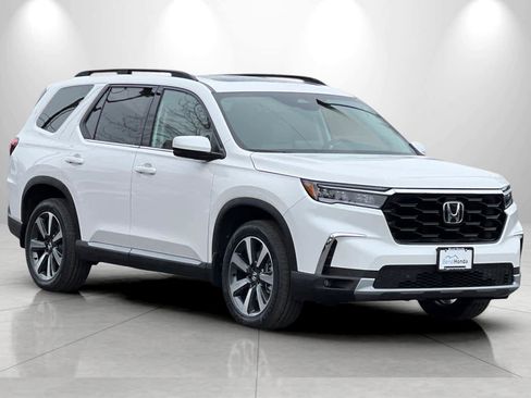 New 2025 Honda Pilot Touring image 9