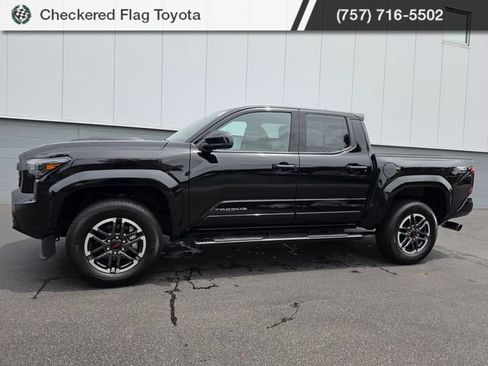 Used 2025 Toyota Tacoma TRD Sport AWD/4WD image 2