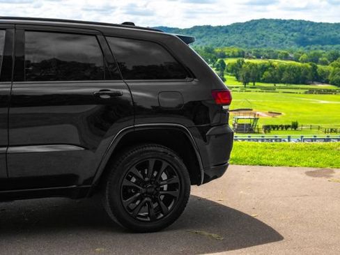Used 2020 Jeep Grand Cherokee Altitude AWD/4WD image 8
