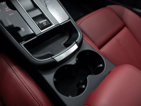 Certified 2025 Porsche Macan image 23