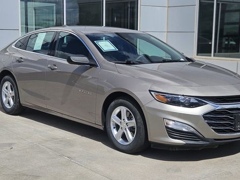 Used 2024 Chevrolet Malibu LS image 1