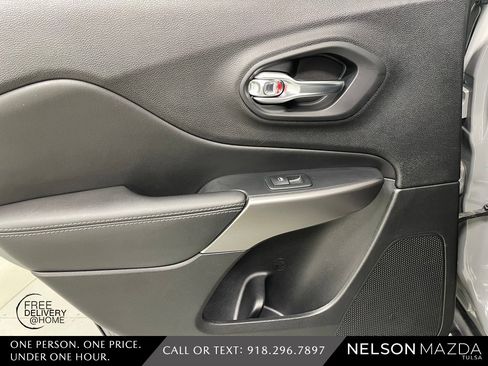 Used 2021 Jeep Cherokee Latitude Lux w/ Sun & Sound Group image 32