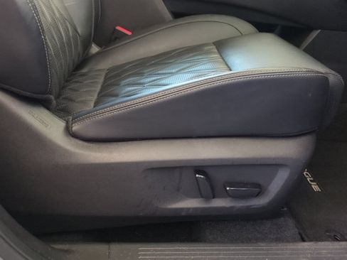 Used 2023 Nissan Rogue Platinum w/ Platinum Premium Package AWD/4WD image 22