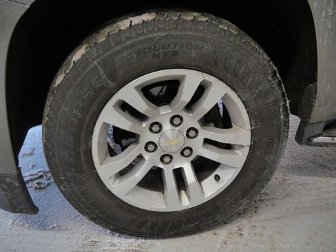 Used 2018 Chevrolet Suburban Premier image 15