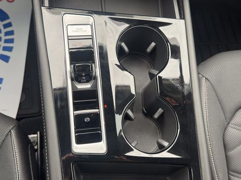Used 2024 Volkswagen Atlas SE w/ Black Wheel Package FWD image 34
