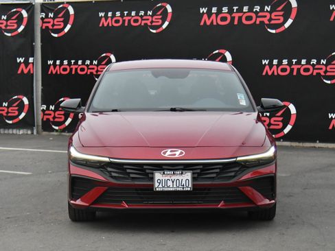 Used 2025 Hyundai Elantra Sport image 2