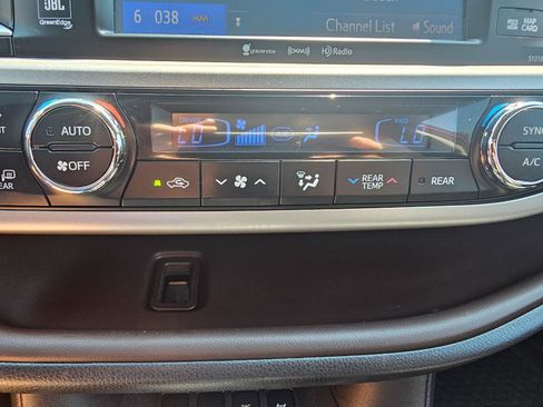 Used 2018 Toyota Highlander Limited Platinum AWD/4WD image 44