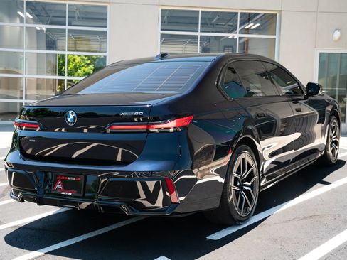Used 2023 BMW i7 xDrive60 AWD/4WD image 11