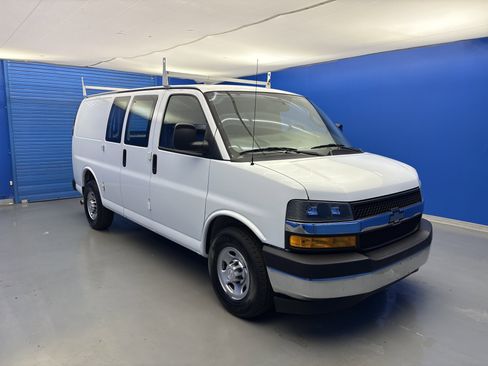 Used 2018 Chevrolet Express 2500 w/ Driver Convenience Package RWD image 24