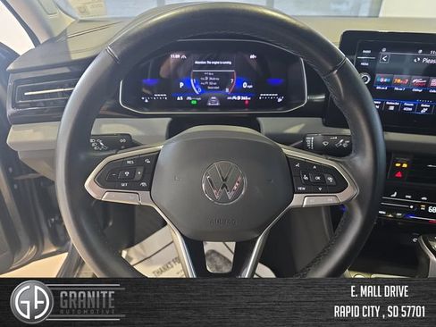 Used 2025 Volkswagen Jetta SE FWD image 14