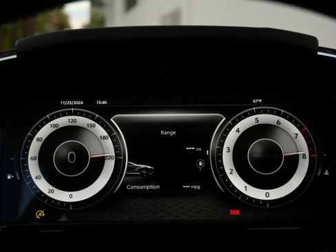 Used 2025 Aston Martin V8 Vantage Coupe image 6