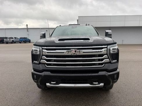 Used 2025 Chevrolet Silverado 3500 High Country w/ High Country Premium Package AWD/4WD image 2