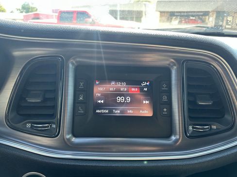 Used 2015 Dodge Challenger SXT w/ Driver Convenience Group image 10