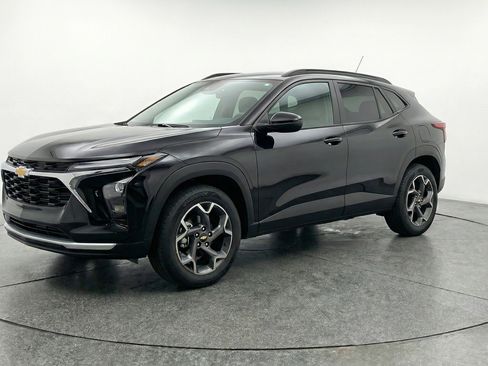 Used 2025 Chevrolet Trax LT image 3