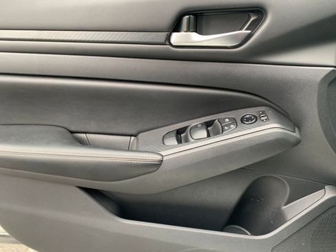 Used 2025 Nissan Altima 2.5 SV image 18