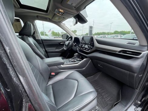 Used 2020 Toyota Highlander XLE FWD image 30
