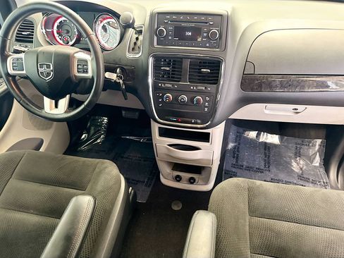 Used 2016 Dodge Grand Caravan American Value Package w/ UConnect Hands-Free Group FWD image 12