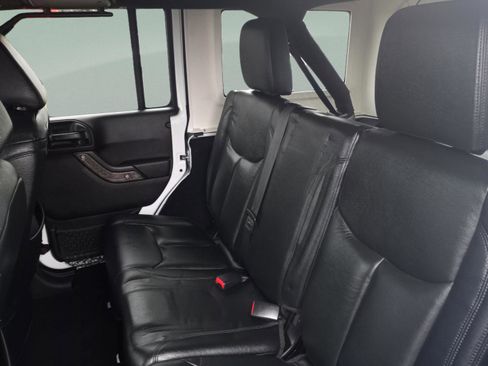 Used 2017 Jeep Wrangler Unlimited Sahara image 29