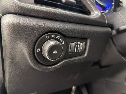 New 2026 Chrysler Pacifica Limited image 18