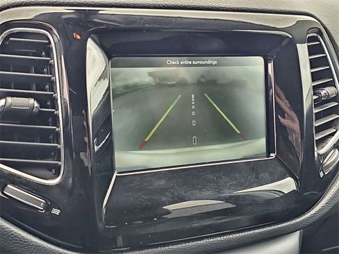 Used 2020 Jeep Compass Latitude image 28