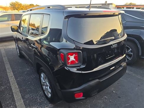 Used 2018 Jeep Renegade Latitude image 4