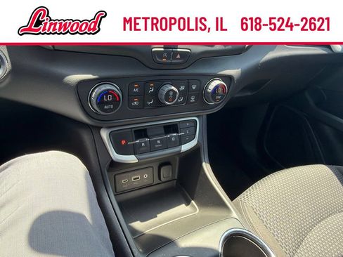 Used 2023 GMC Terrain SLE w/ Driver Convenience Package FWD image 21