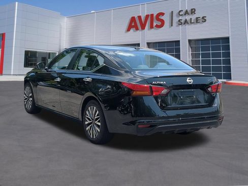 Used 2025 Nissan Altima 2.5 SV FWD image 9