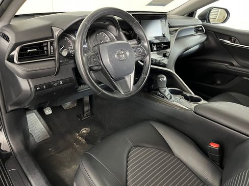 Used 2024 Toyota Camry SE image 3