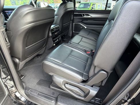 Certified 2025 Jeep Wagoneer 4WD w/ Convenience Group I image 25