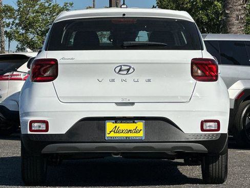 Certified 2026 Hyundai Venue SE FWD image 5
