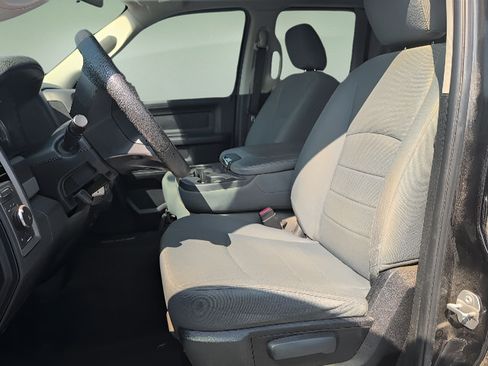 Used 2017 RAM 1500 Express AWD/4WD image 10