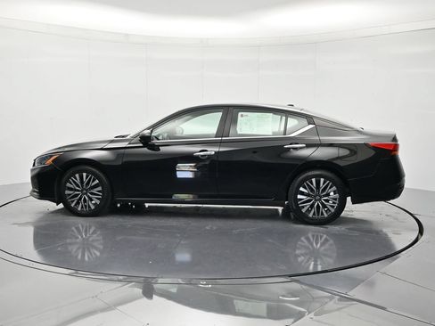 Certified 2024 Nissan Altima 2.5 SV FWD image 8