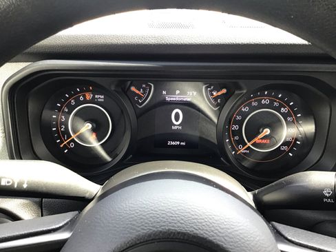 Used 2025 Jeep Gladiator Sport AWD/4WD image 18