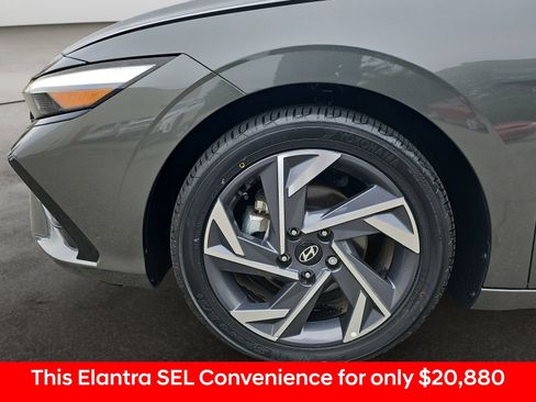 Used 2025 Hyundai Elantra SEL w/ Cargo Package FWD image 40