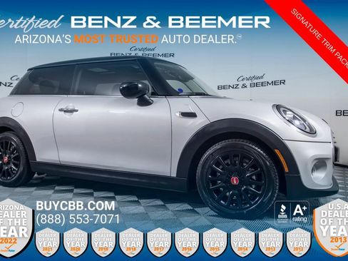 Used 2021 MINI Cooper 2-Door Hardtop w/ 6.5" Touchscreen Package image 1