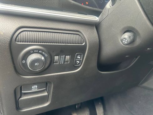 Used 2023 Jeep Wagoneer Series III w/ Preferred Equipment Group RWD image 28