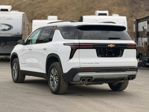 Used 2026 Chevrolet Traverse LT image 7