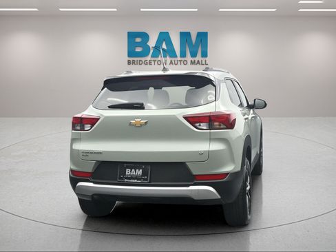 Used 2025 Chevrolet TrailBlazer LT AWD/4WD image 5