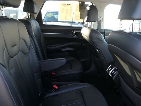 Used 2023 Kia Sorento EX image 23
