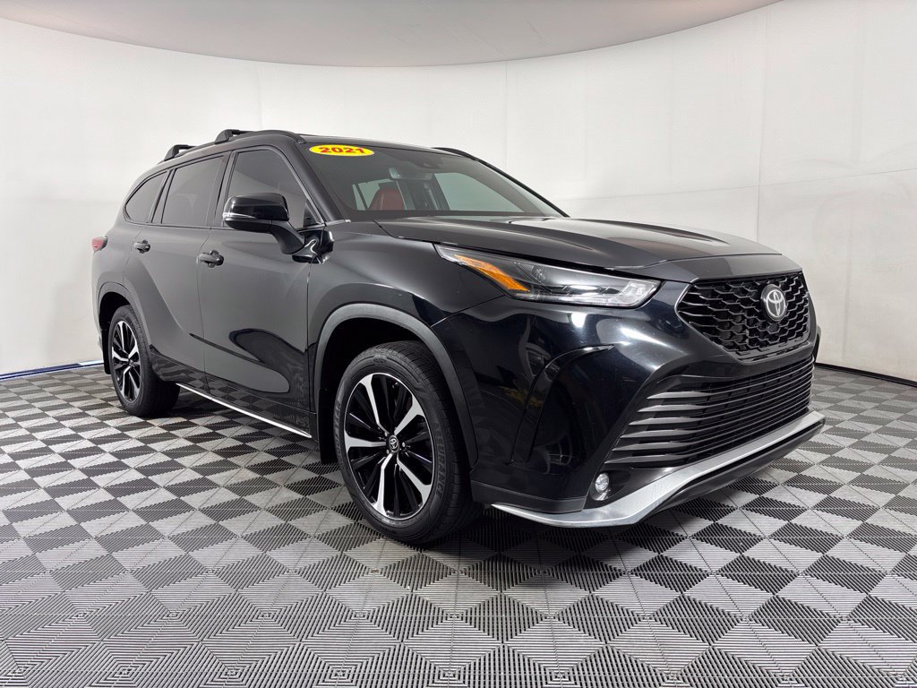 Used 2021 Toyota Highlander XSE FWD image 12