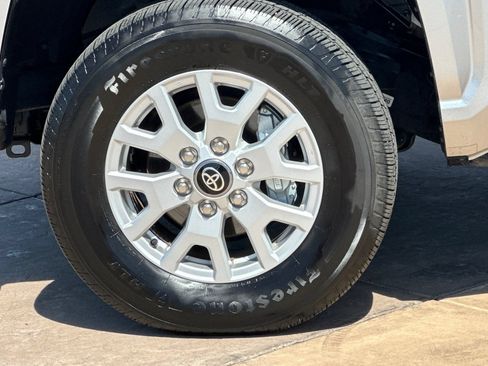 Used 2025 Toyota Tacoma SR AWD/4WD image 30