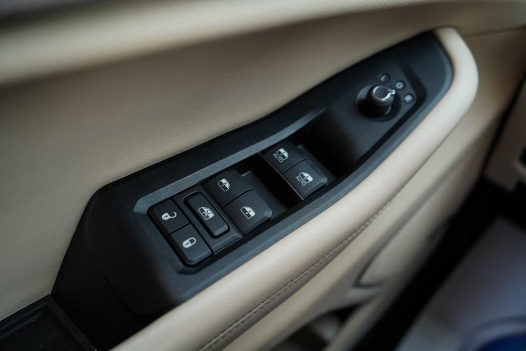 Used 2021 Jeep Grand Cherokee L Limited RWD image 32