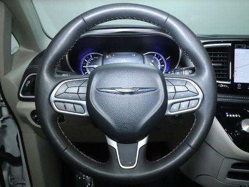 Used 2024 Chrysler Pacifica Limited FWD image 21