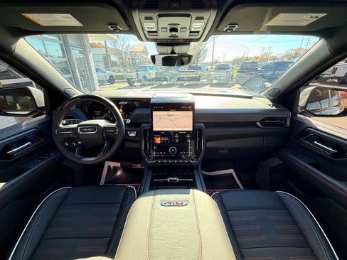 Used 2025 GMC Yukon AT4 Ultimate w/ LPO, Floor Liner Package AWD/4WD image 37