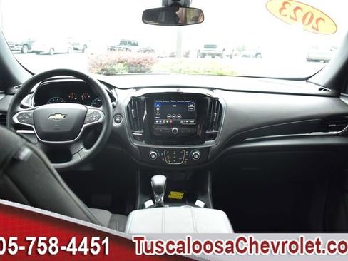 Used 2023 Chevrolet Traverse LT FWD image 3