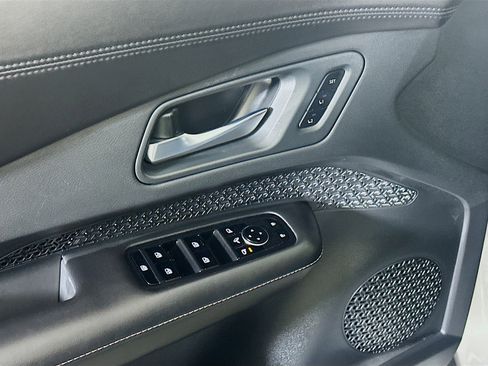 Used 2024 Nissan Ariya AWD image 15