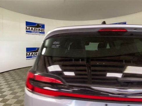 Used 2024 Chrysler Pacifica Limited image 9