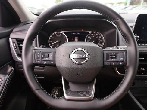 Used 2025 Nissan Rogue SV AWD/4WD image 11